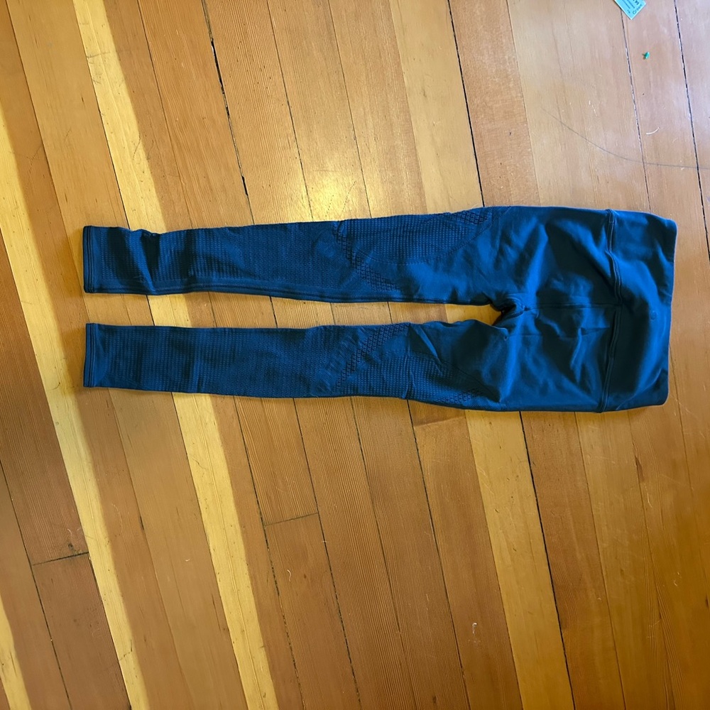 Lululemon! Navy leggings in good condition